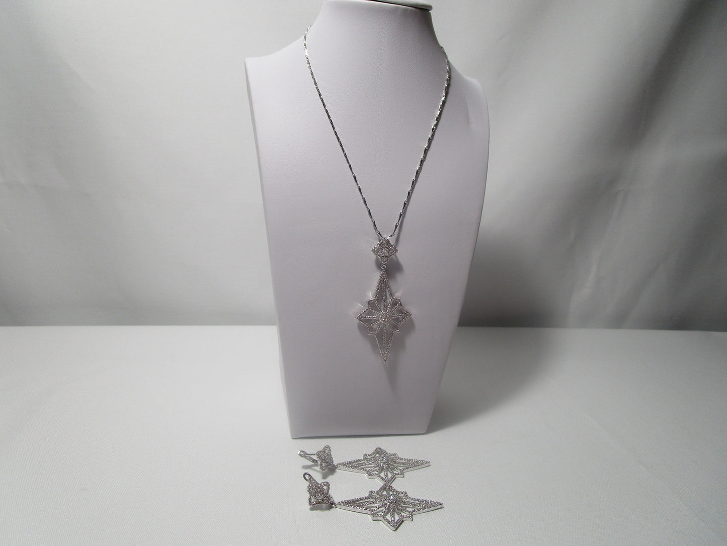 Elegant Silver Jewelry Set